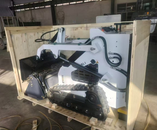 2025年型スキッドステアローダーを40フィートのハイキューブコンテナに梱包してイタリアへ出荷