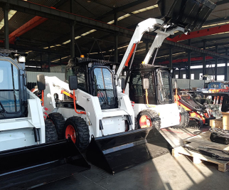 イタリアの顧客訪問中の実世界パフォーマンステスト：2メートルの深さのピットと45°の傾斜を楽々と克服