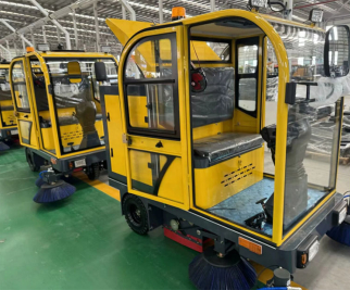 アフリカの顧客が乗用式掃除機の現地デモンストレーションのために訪問